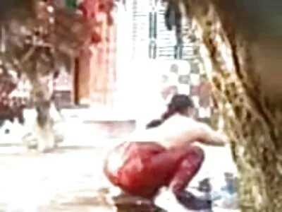 ನಾನು ಹಿಂದಿನಿಂದ ನನ್ನ ಕೊಳಕು ಬಿಳಿ ಜಿಎಫ್ ಅನ್ನು ಕೊರೆಯುತ್ತೇನೆ
