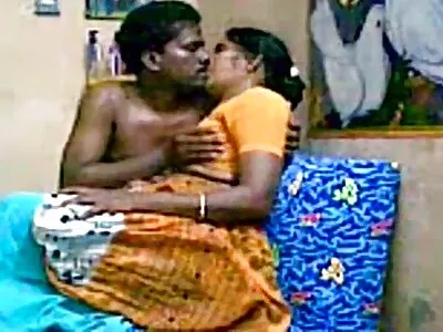 ಮಸುಕಾದ ಚರ್ಮದ ಶಿಶುಗಳು ಗುದದ್ವಾರವನ್ನು ಹೊಡೆಯುತ್ತವೆ
